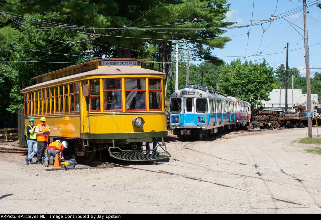 Twin City Rapid Transit Co. 1267 gets some attention